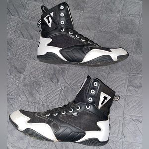 TITLE Boxing Shoes (used)